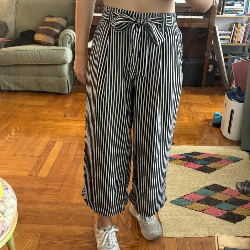 Zara black and white striped wide leg palazzo pants with waist tie bow, Size XS